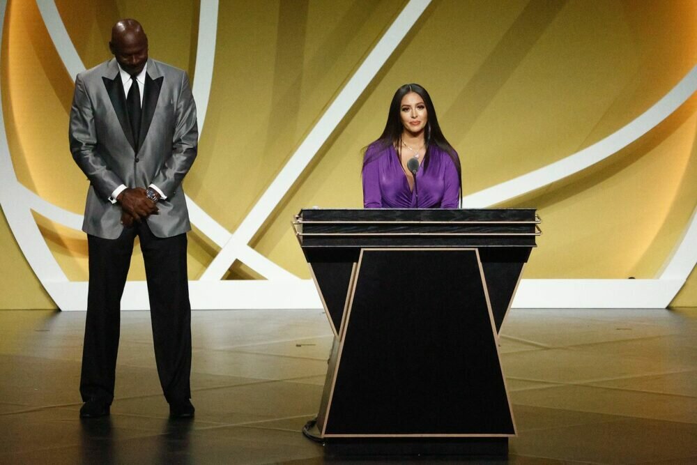 Legendární Kobe Bryant byl uveden do Síně slávy. Zdroj:bostonglobe.com